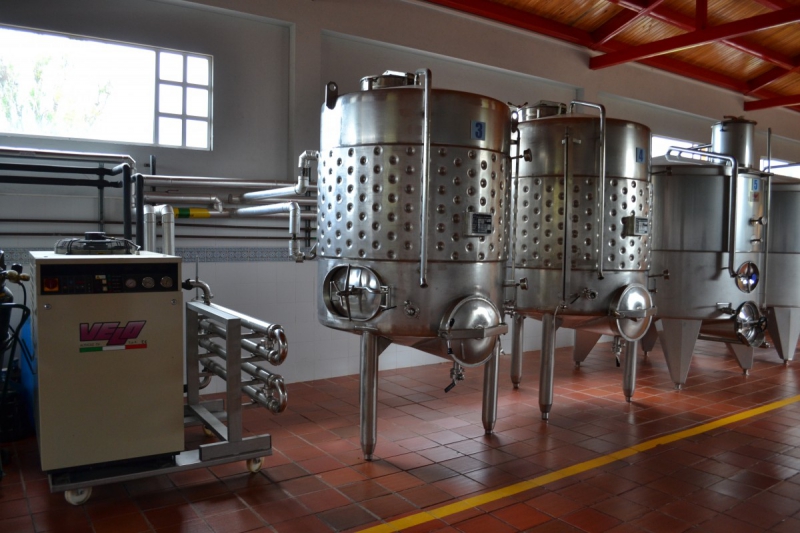 cave-ASPREMONT-min_wine_production_cantine_winery_drink_alcohol_vine_beverage-902036